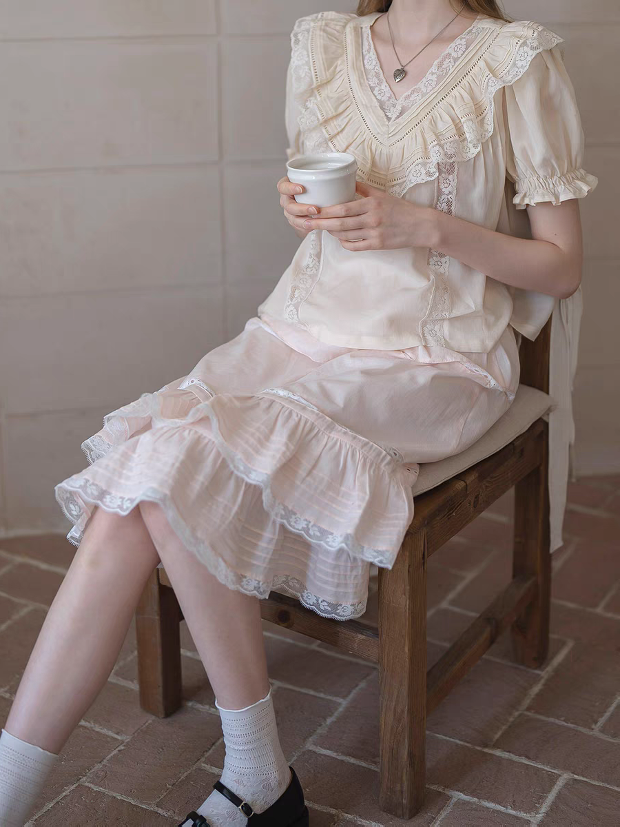 Kissgarnet. Original Design Lace Patchwork Short Sleeve Top with Vintage Collar