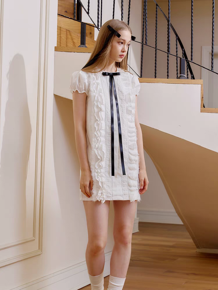 PER PEARL. Original Design White Lace Trim Bow Short Sleeve Dress