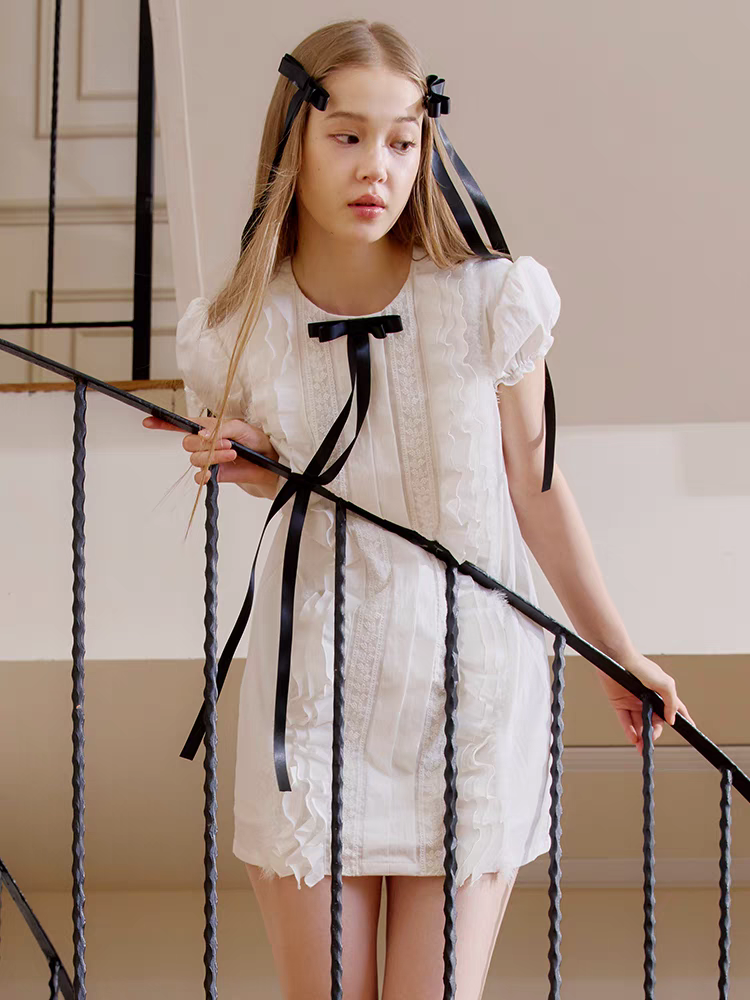PER PEARL. Original Design White Lace Trim Bow Short Sleeve Dress