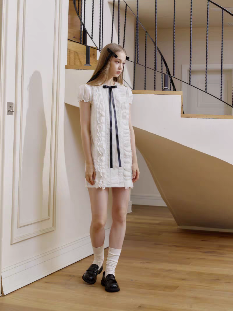 PER PEARL. Original Design White Lace Trim Bow Short Sleeve Dress