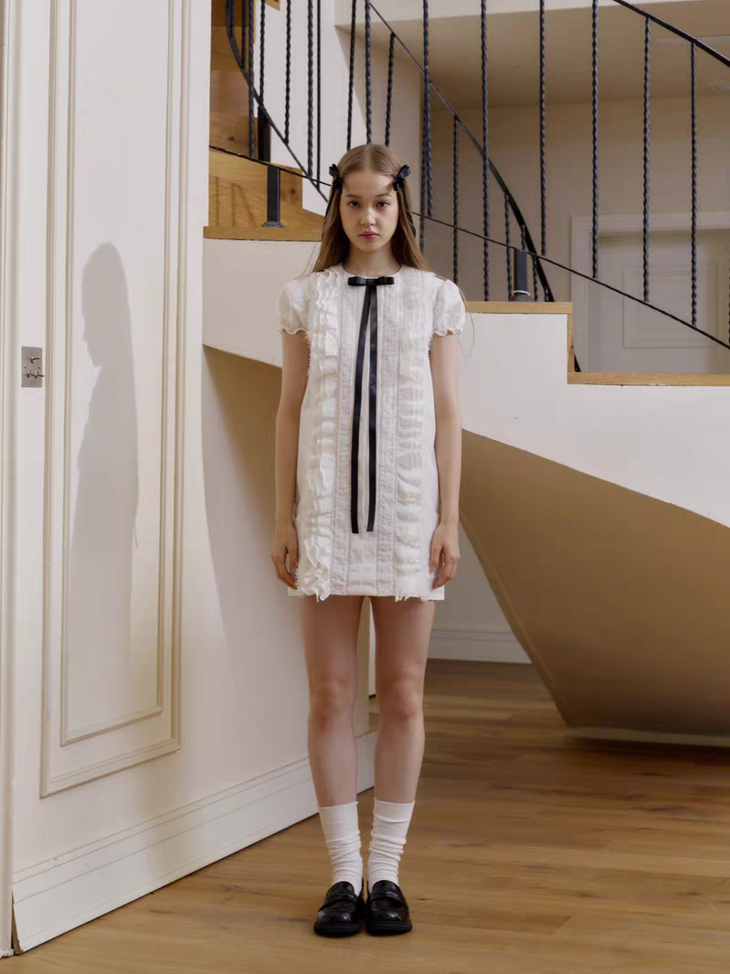 PER PEARL. Original Design White Lace Trim Bow Short Sleeve Dress