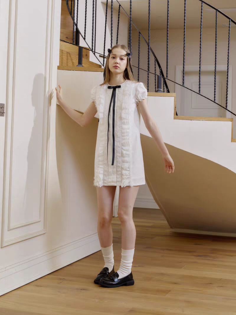 PER PEARL. Original Design White Lace Trim Bow Short Sleeve Dress