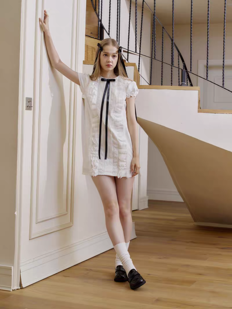 PER PEARL. Original Design White Lace Trim Bow Short Sleeve Dress