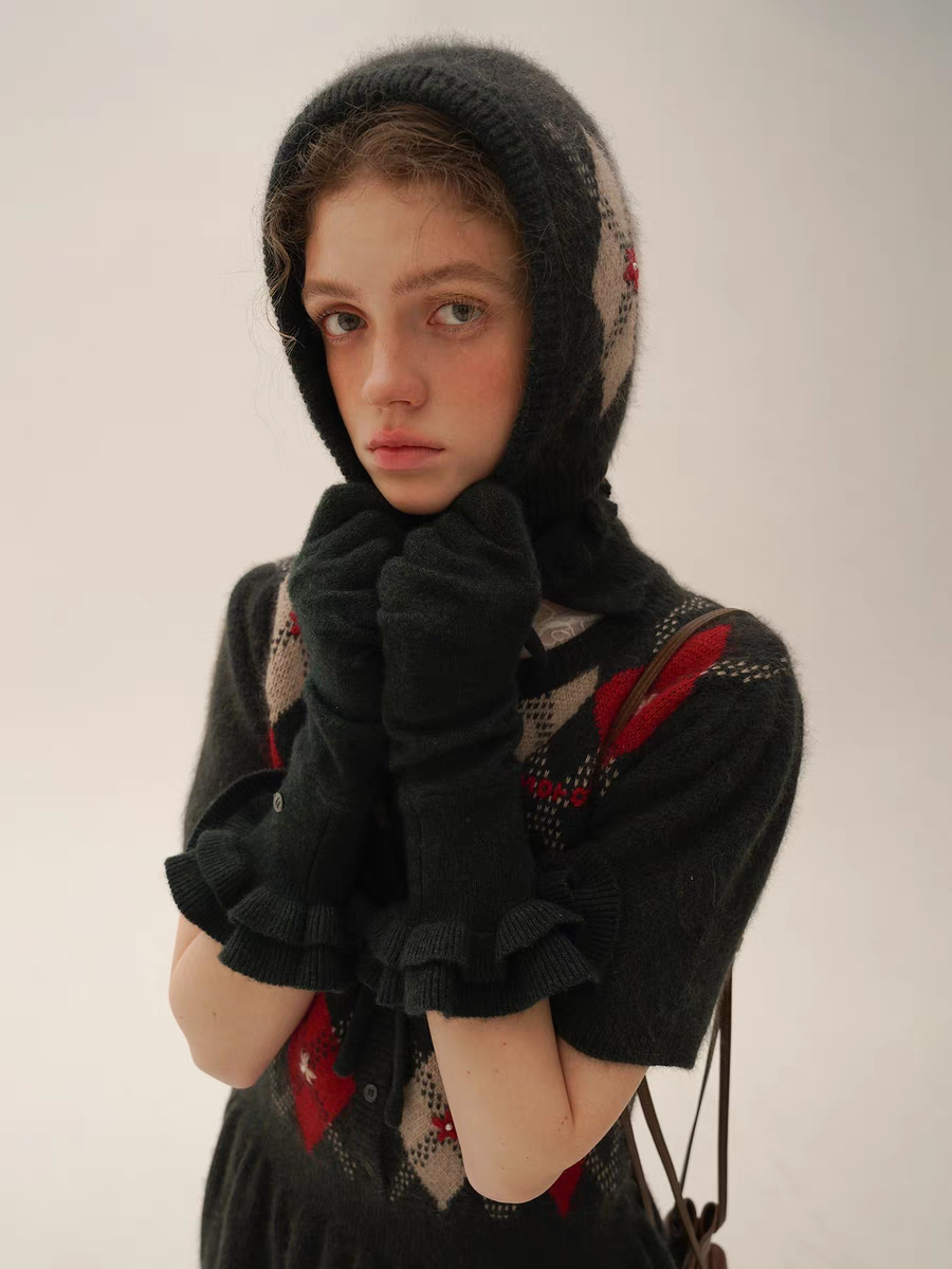 Moromoro. Original Design Diamond Stitch Hand-Embroidered Tie-Up Hat