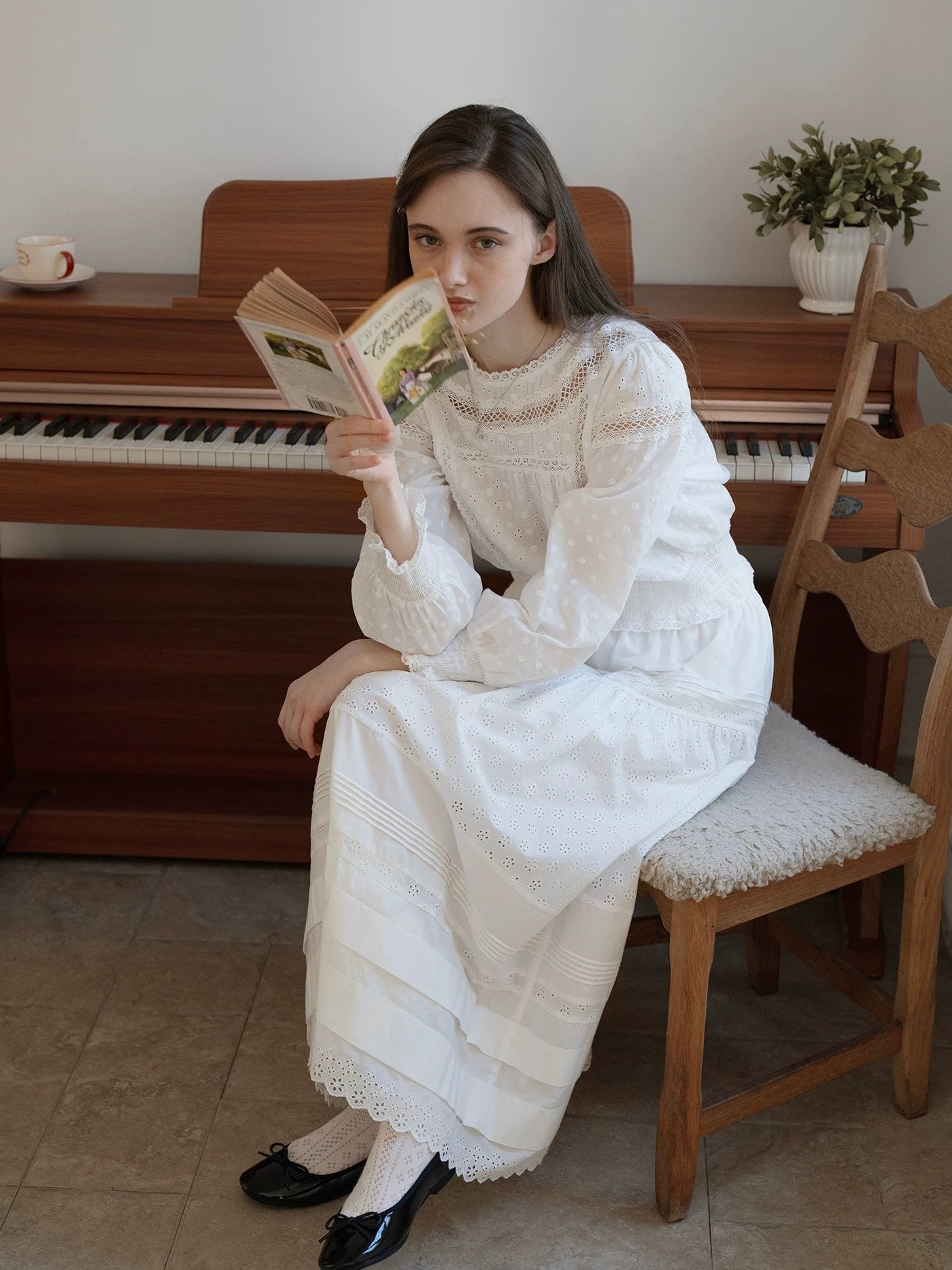 Kissgarnet. Original Design Floral Embroider Blouse & Skirt Set