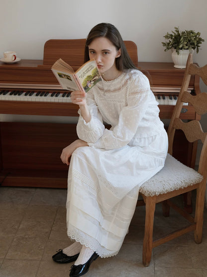 Kissgarnet. Original Design Floral Embroider Blouse & Skirt Set