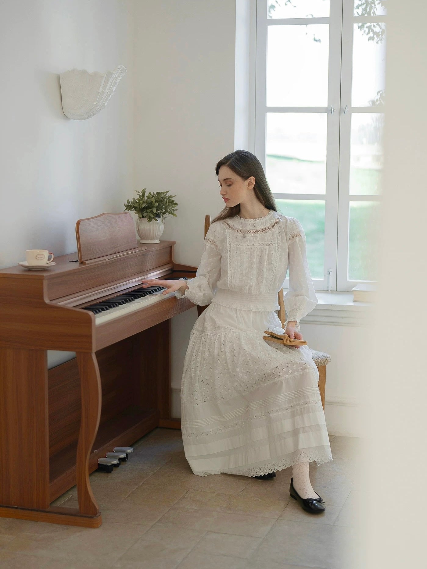 Kissgarnet. Original Design Floral Embroider Blouse & Skirt Set