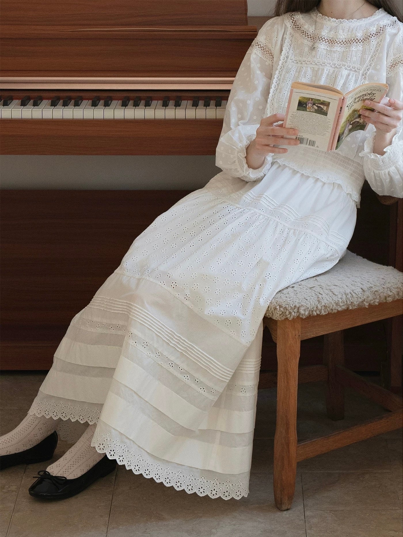 Kissgarnet. Original Design Floral Embroider Blouse & Skirt Set