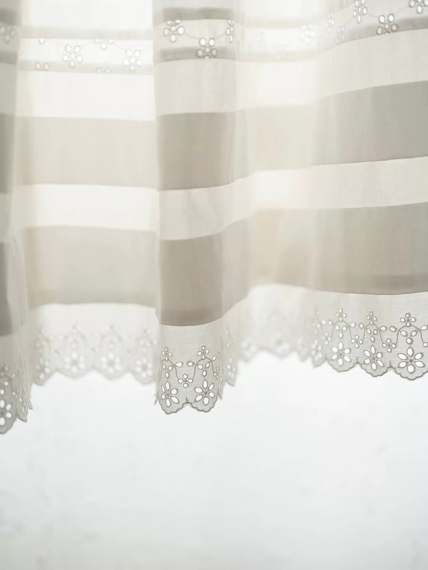 Kissgarnet. Original Design Floral Embroider Blouse & Skirt Set