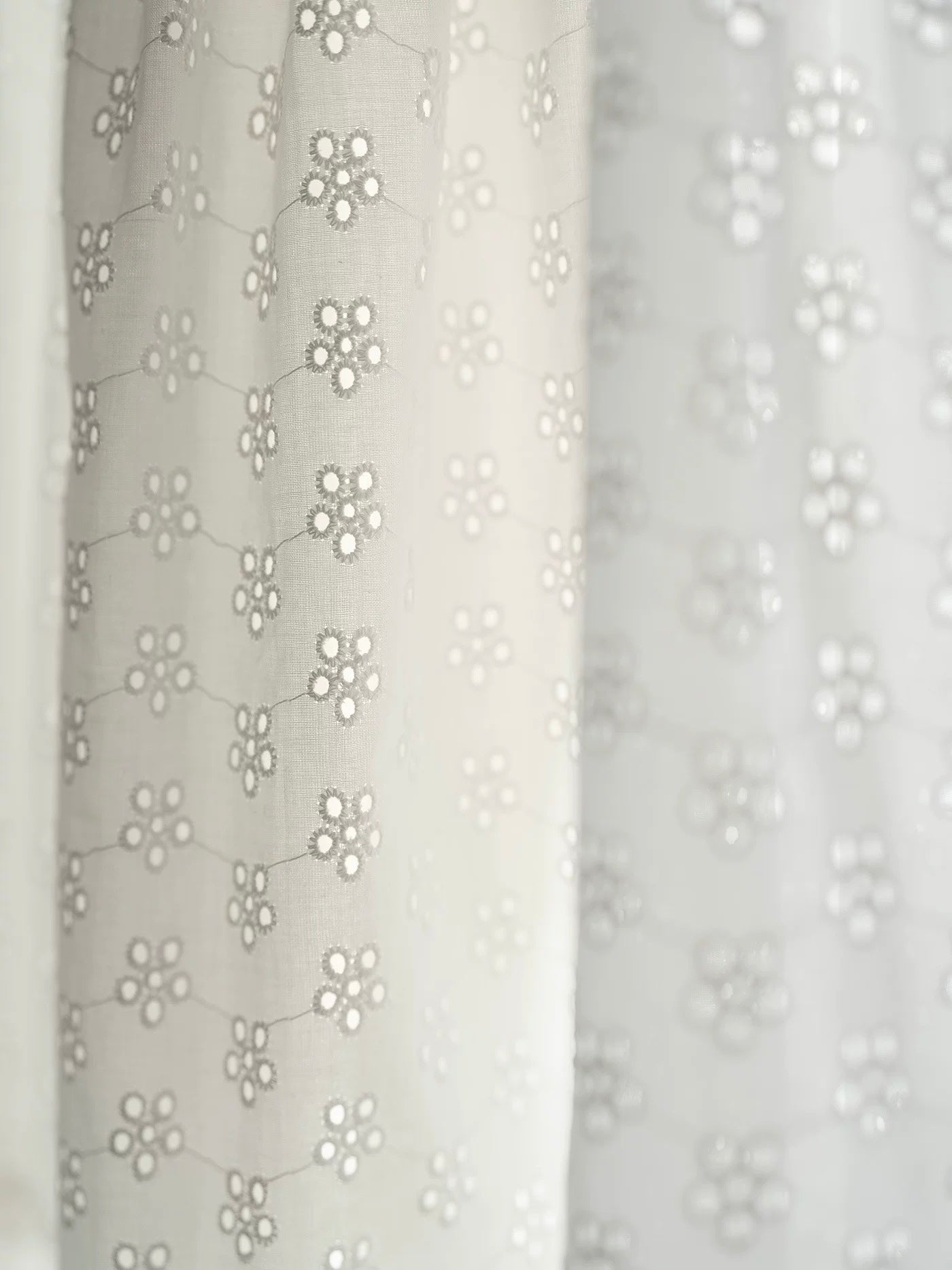 Kissgarnet. Original Design Floral Embroider Blouse & Skirt Set