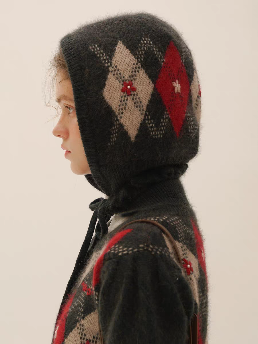 Moromoro. Original Design Diamond Stitch Hand-Embroidered Tie-Up Hat