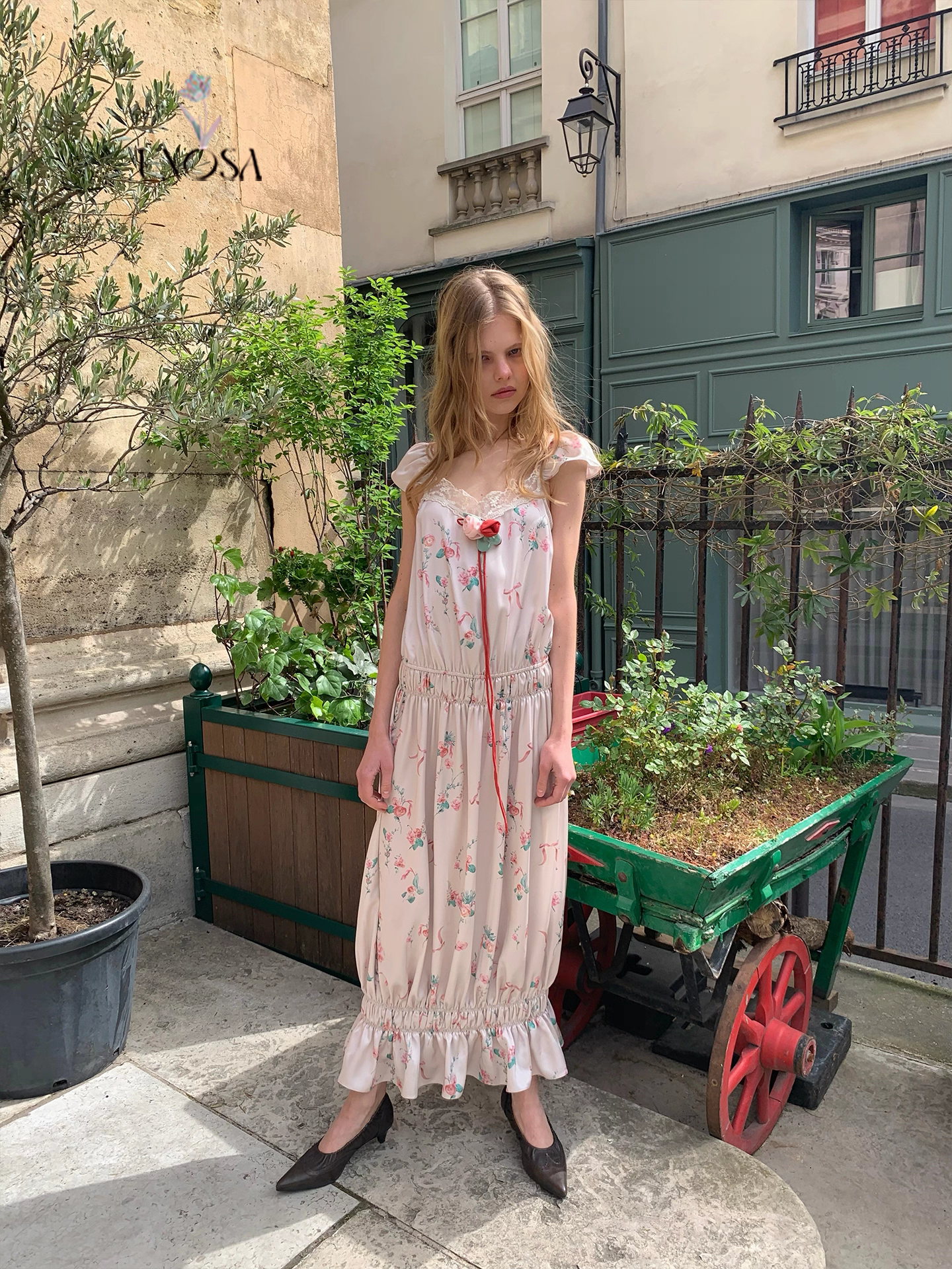 UNOSA. Original Design Floral Print Vase Silhouette Cami Dress
