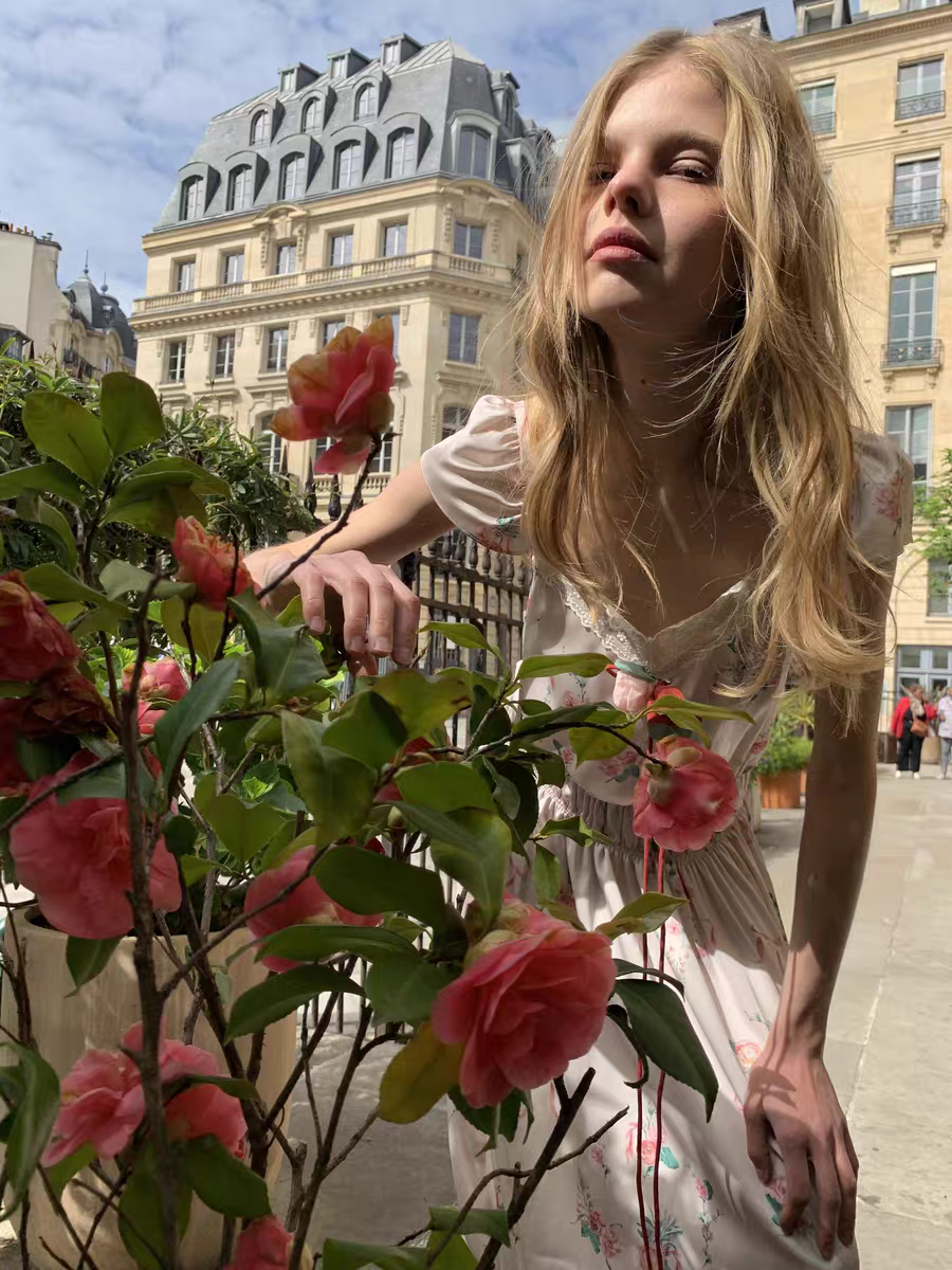 UNOSA. Original Design Floral Print Vase Silhouette Cami Dress
