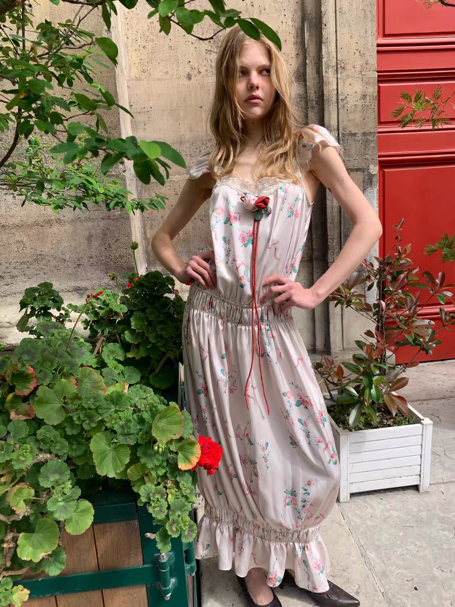 UNOSA. Original Design Floral Print Vase Silhouette Cami Dress
