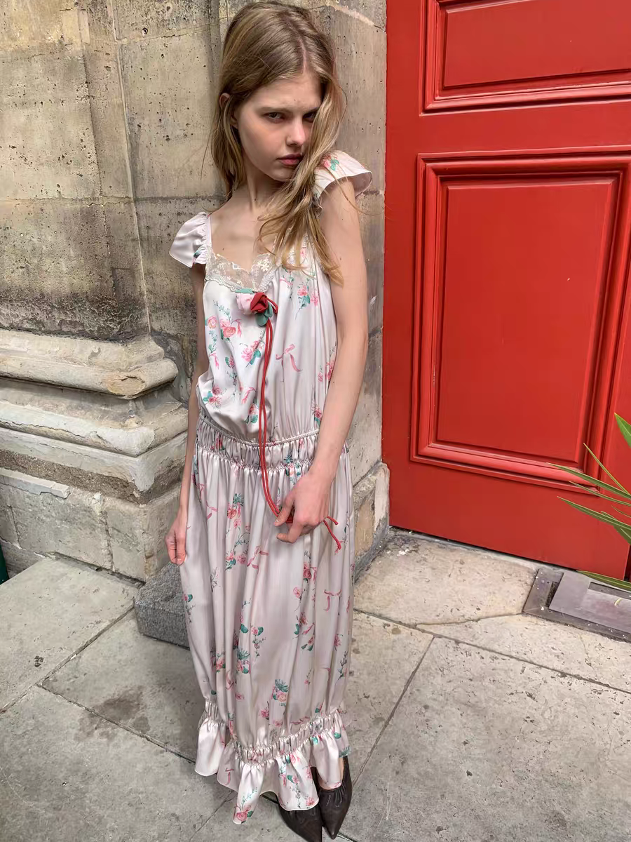 UNOSA. Original Design Floral Print Vase Silhouette Cami Dress