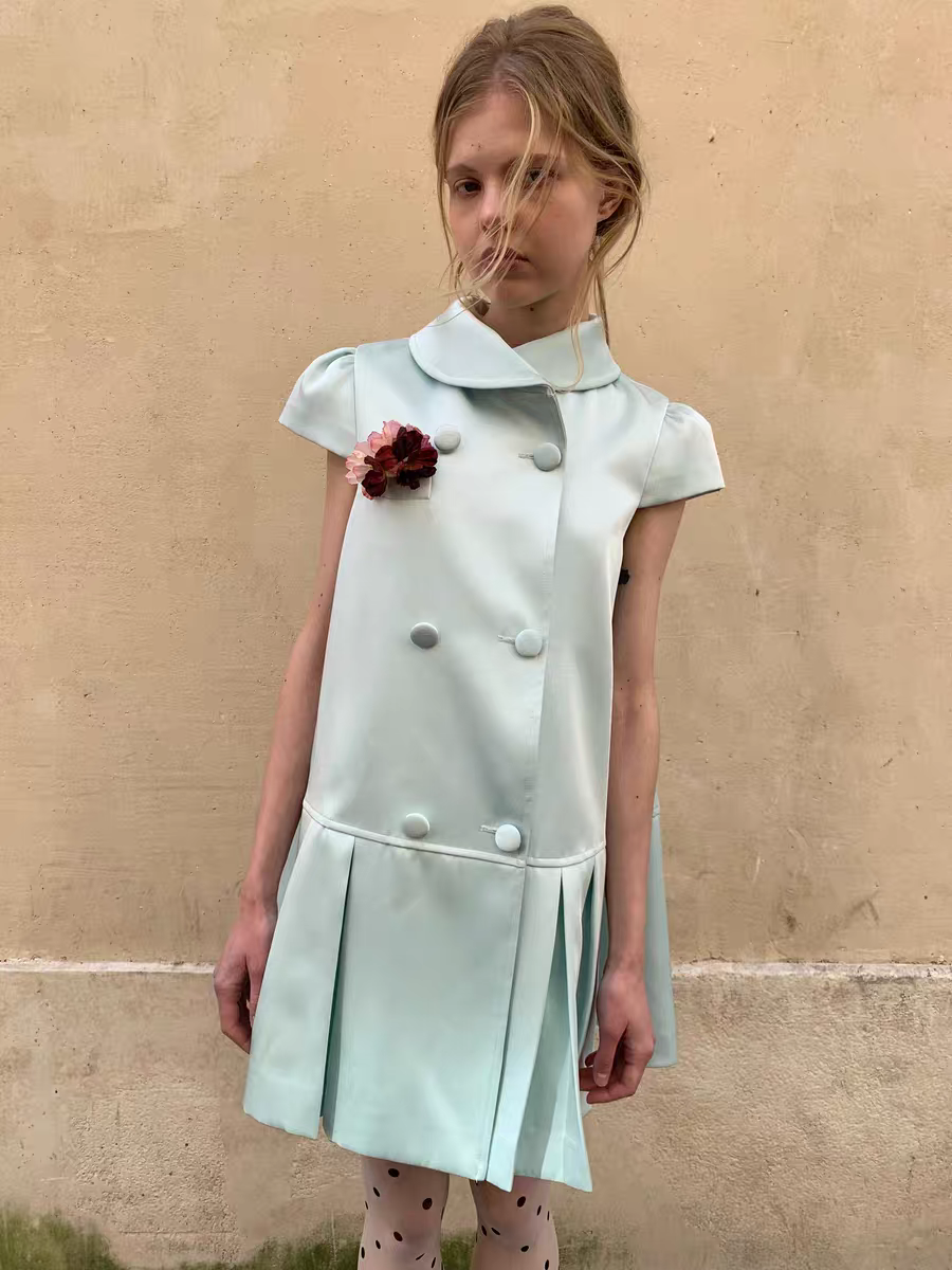 UNOSA. Original Design Satin Double-Breasted Pleated Short Sleeve Dress