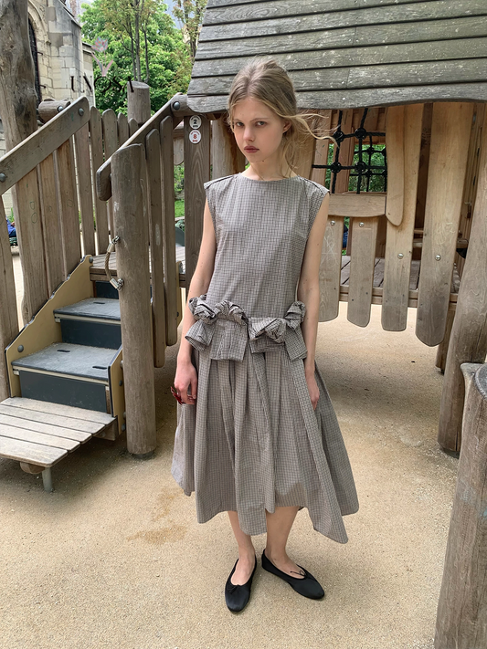 UNOSA. Original Design Plaid Sleeveless Pleated Maxi Dress