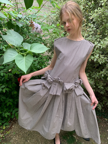 UNOSA. Original Design Plaid Sleeveless Pleated Maxi Dress