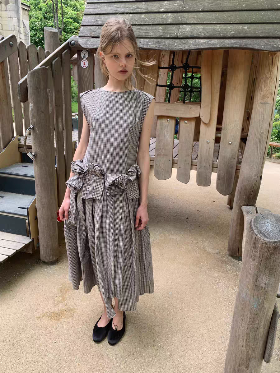 UNOSA. Original Design Plaid Sleeveless Pleated Maxi Dress