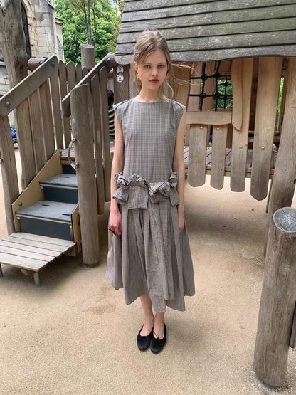 UNOSA. Original Design Plaid Sleeveless Pleated Maxi Dress
