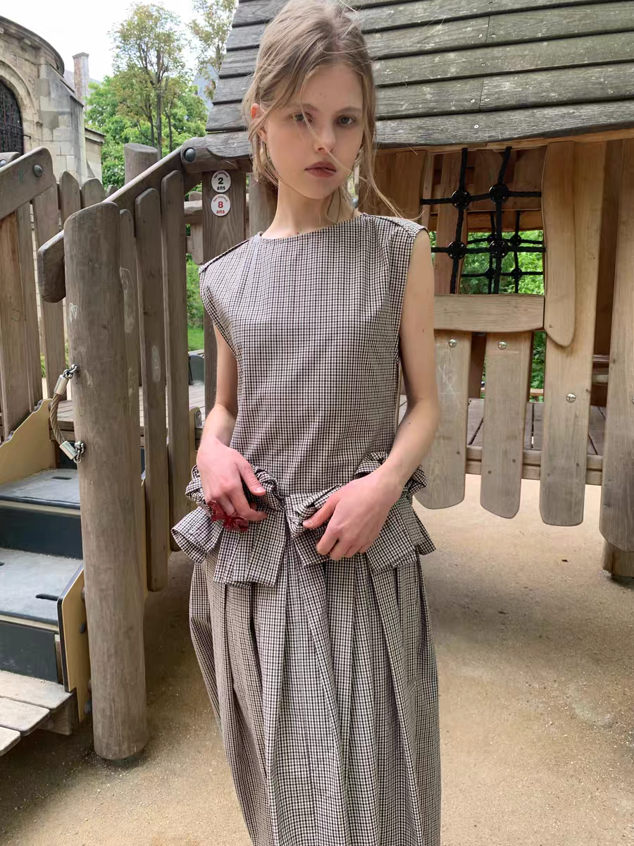 UNOSA. Original Design Plaid Sleeveless Pleated Maxi Dress