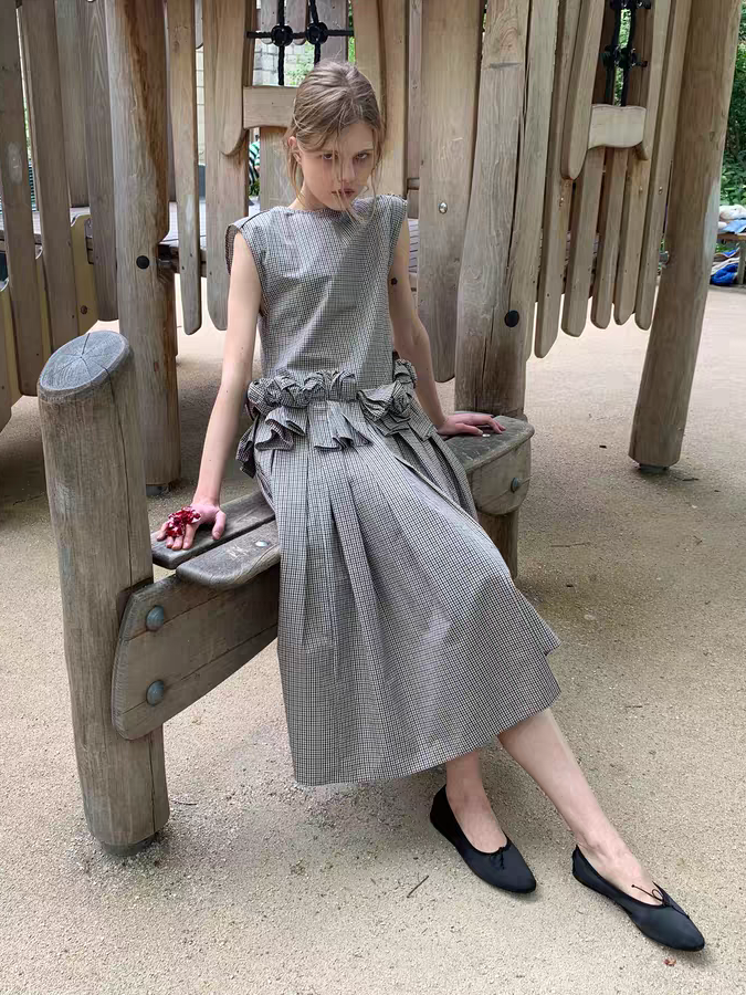 UNOSA. Original Design Plaid Sleeveless Pleated Maxi Dress