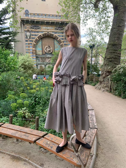 UNOSA. Original Design Plaid Sleeveless Pleated Maxi Dress