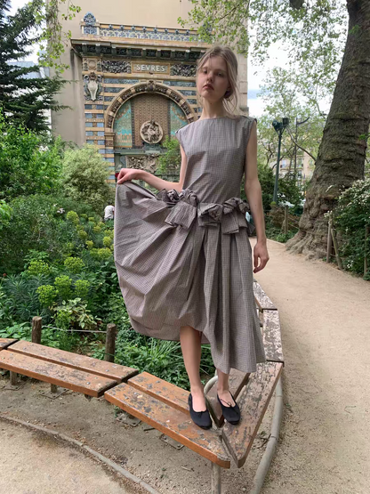 UNOSA. Original Design Plaid Sleeveless Pleated Maxi Dress
