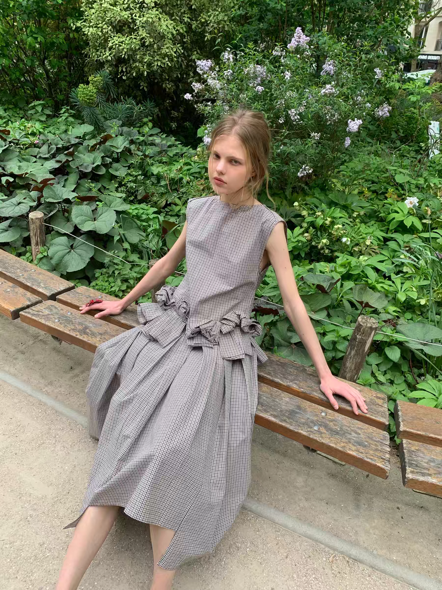 UNOSA. Original Design Plaid Sleeveless Pleated Maxi Dress