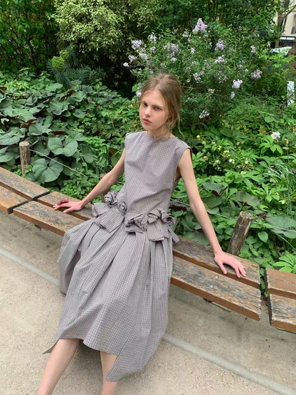 UNOSA. Original Design Plaid Sleeveless Pleated Maxi Dress